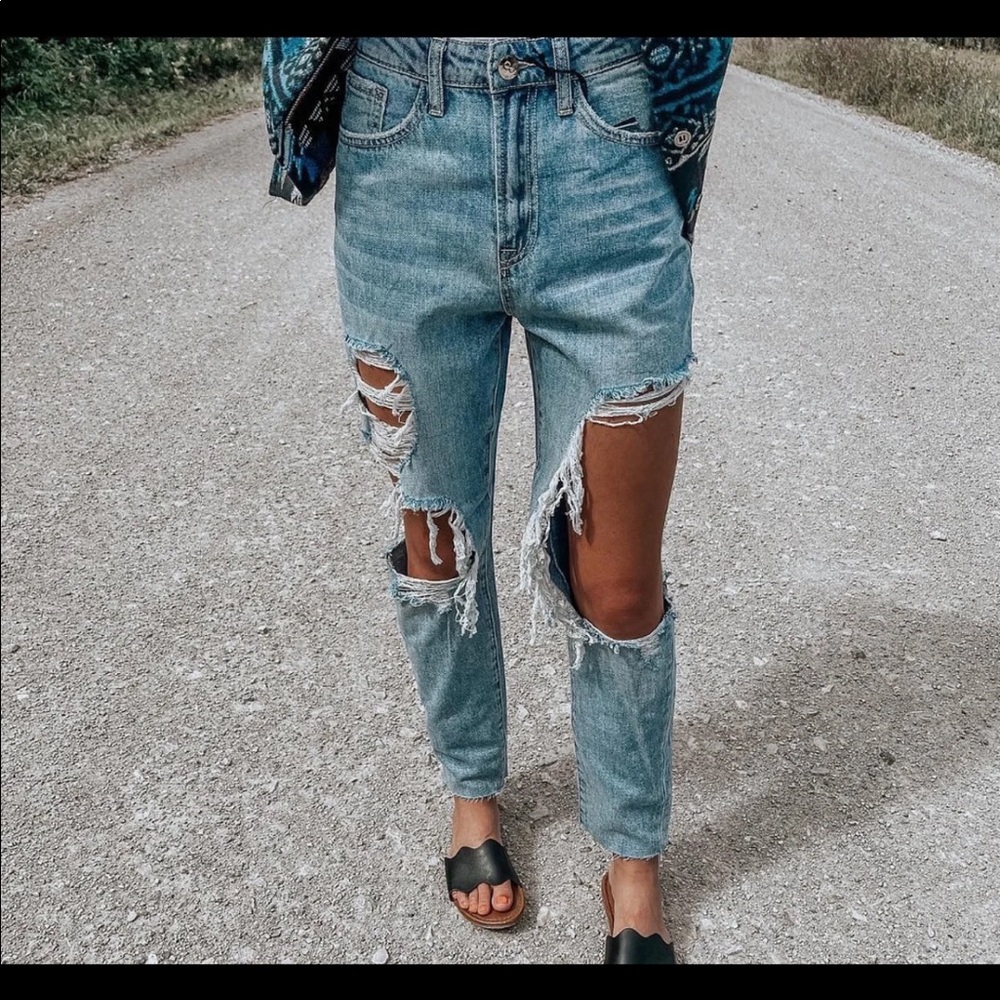 Super Distressed Boyfriend Jeans